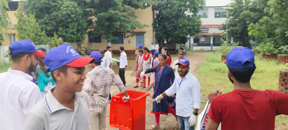 NSS_Sherghati's tweet photo. A cleanliness  Drive carried out by NSS volunteers of S.M.S.G college Sherghati (GAYA) under the aegis of #SwacchataHiSeva2024 programme. 
#SwacchBharat #SwachhBharatMission
@_NSSIndia 
@NSSRDPATNA
 @YASMinistry 
@ArtCultureYouth 
@magadhuniversi1 
@nss_mu https://t.co/hM6e76J4lG