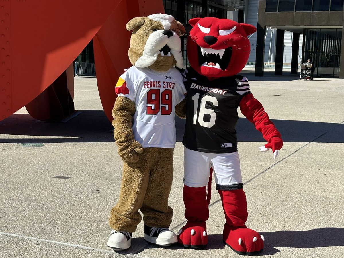 FerrisFootball's tweet photo. BIG ANNOUNCEMENT! Ferris State &amp; Davenport gathering today on the Calder Plaza in downtown Grand Rapids to announce creation of the Calder City Classic rivalry series! https://t.co/pA4961TVPR