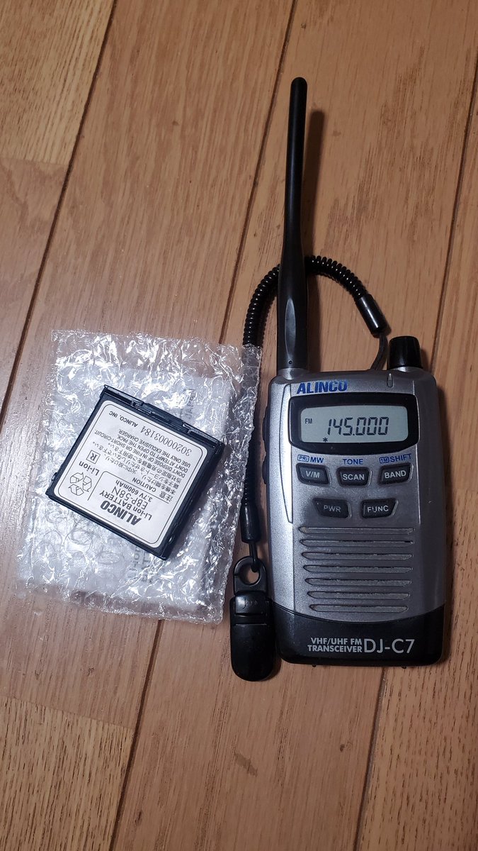 10年前まで毎日持ち歩いていたお気に入りハンディ❗
久しぶりに発掘して、充電したら使えたんだけど新品のバッテリーも買ってしまった😵💧
もう使う時無いよな～💦