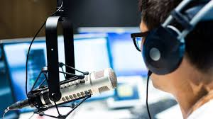 LT8am830's tweet photo. #Trascendental “Hay 450.000 rosarinos que escuchan la radio. Más del 45% de los rosarinos de más de 18 años prenden la radio. La primera y la segunda mañana la escuchan unos 240000 rosarinos, al mediodía escuchan la radio 118000 personas” Julián Crucella @InmediataArg https://t.co/8f3RQ1cEB3