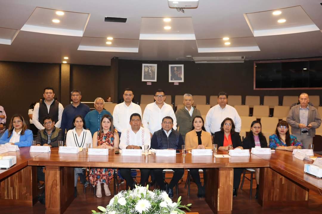 ASFE_OAXACA's tweet photo. Durante la Segunda Sesión Ordinaria del #CACEO, junto al Titular de la @SEFINGobOax, @Farid_AcevedoL; la Auditora Superior del Estado, Sarahí Noriega Ricárdez; informó acerca de los avances y resultados del #SEvAC.

#SomosASFEOaxaca #CasaDeLaFiscalizaciónOaxaqueña https://t.co/ELDZqQT9fw