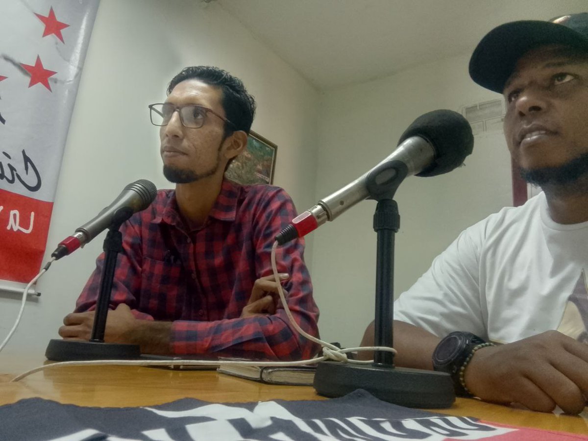 PUEBLOS DEL MUNDO UNIDOS

En el programa "La Voz del Poder Comunal" transmitido por Radio Ciudad Bendita 100.3 FM, nuestro camarada <a href="/GustavoVasMrt/">GustavoVasquezMRT</a>, Secretario de Asuntos Internacionales, celebra el fortalecimiento de la alianza multipolar entre Venezuela y Turkiye.
<a href="/NicolasMaduro/">Nicolás Maduro</a>