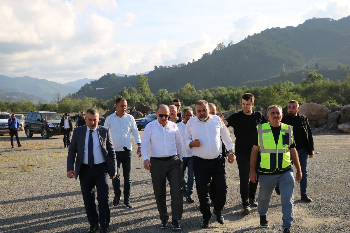valiserdengecti's tweet photo. İl Özel İdaremizin Tirebolu yerleşkesinde faaliyet gösteren Kum Çakıl (Konkasör) Tesisinde incelemelerde bulunarak yürütülen çalışmalar hakkında bilgiler aldık. https://t.co/23oU3CS0gL