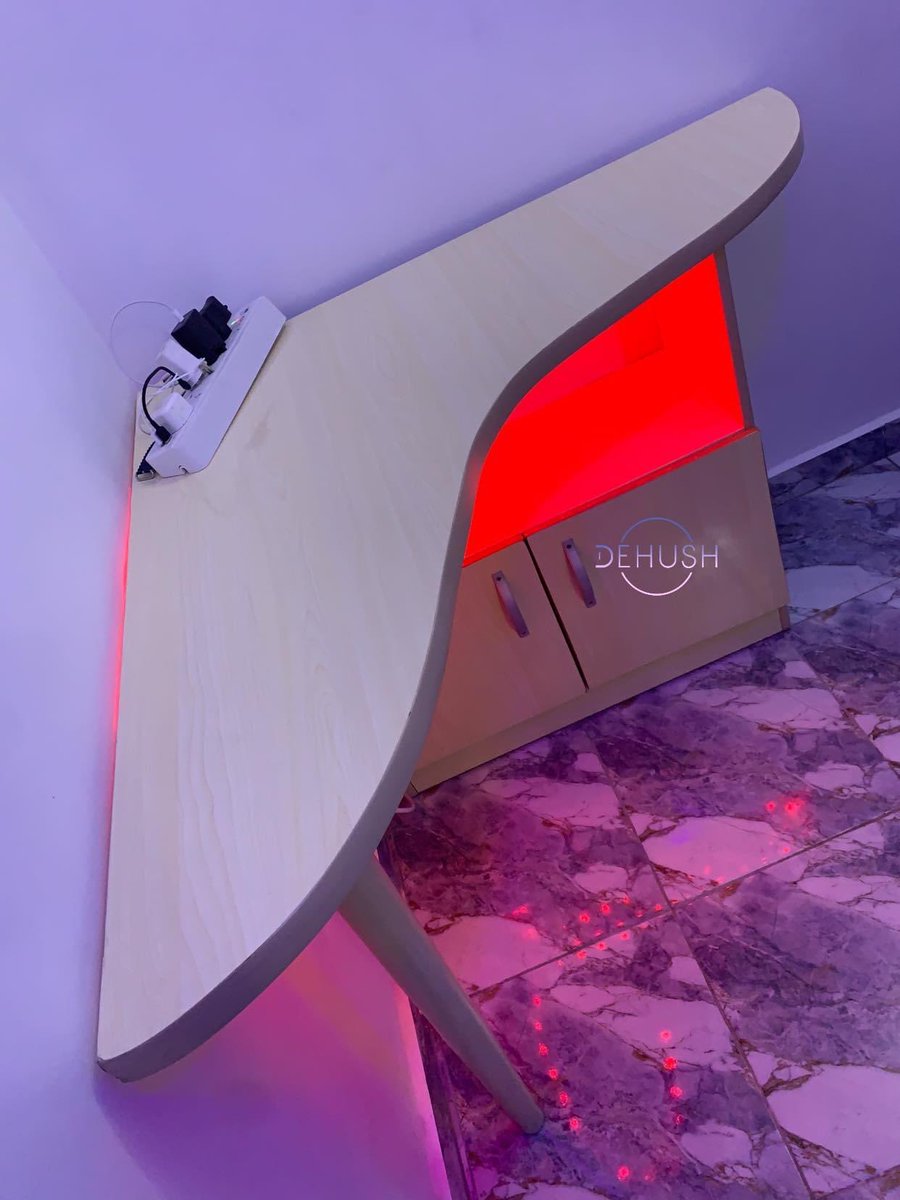 StephanieInii's tweet image. I found a minimalistic table you can use for your workspace.
🤭🤭🤭