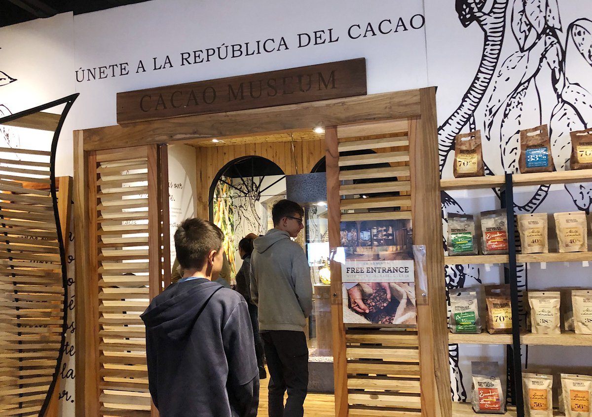 OriginalEcuador's tweet photo. Ecuadorian dark chocolate production is growing fast. Visit the cafe and small museum to explore the chocolate-making process and indulge in a chocolate tasting experience, where you get to savour delicious samples. 🍫😋

#ChocolateTour #EcuadorianChocolate #QuitoEcuador https://t.co/yayv24Z3jo