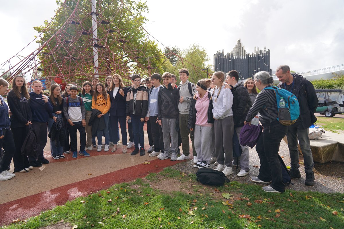 #Numérixplore au <a href="/futuroscope/">Futuroscope</a> 
➡️1 300 collégiens de 3e de la Vienne découvrent la diversité des métiers du numérique et leurs enjeux         en présence de <a href="/MaudBregeon/">Maud BREGEON</a> 
➡️24 ateliers : rencontrer des professionnels et
s'initier à la programmation et à la robotique
#France2030