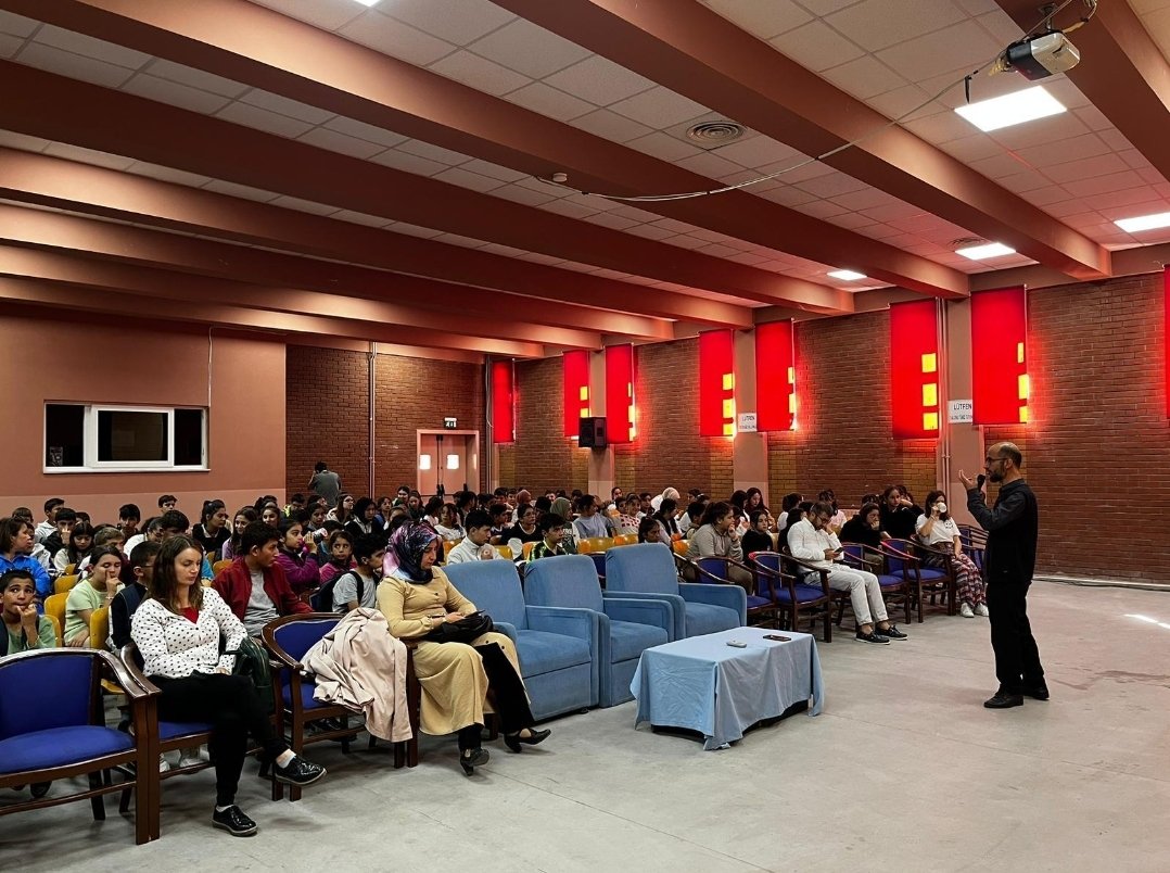 Değerler Eğitimi kapsamında İnönü İlçe Milli Eğitim Müdürlüğü ve İnönü Müftülüğü koordinesinde okulumuzda Abdullah Yapışkan tarafından öğrencilerimize "Peygamberimiz ve Şahsiyet İnşaası"  konulu seminer verildi.