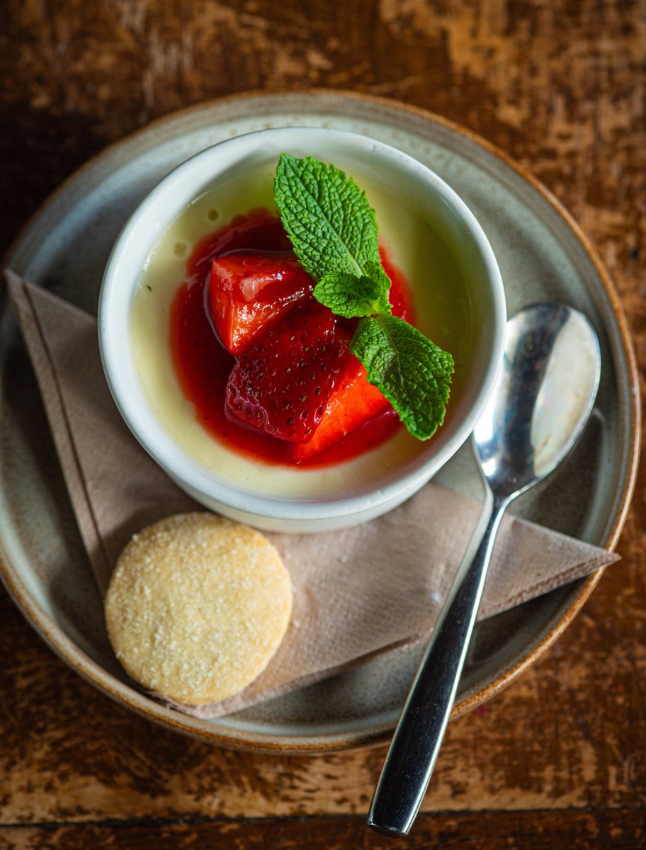 noahsbristol's tweet photo. Our lovely lemon posset ๐ In the words of Grace Dent, โDo stay for pudding, too, because Noahโs takes it very seriously. The lemon posset with tiny homemade shortbread biscuits was exquisite.โ
We can only hope you agree! ๐๐ฅ
#lemonposset #puddinglovers #guardianfeast https://t.co/pqx6VPNJdA