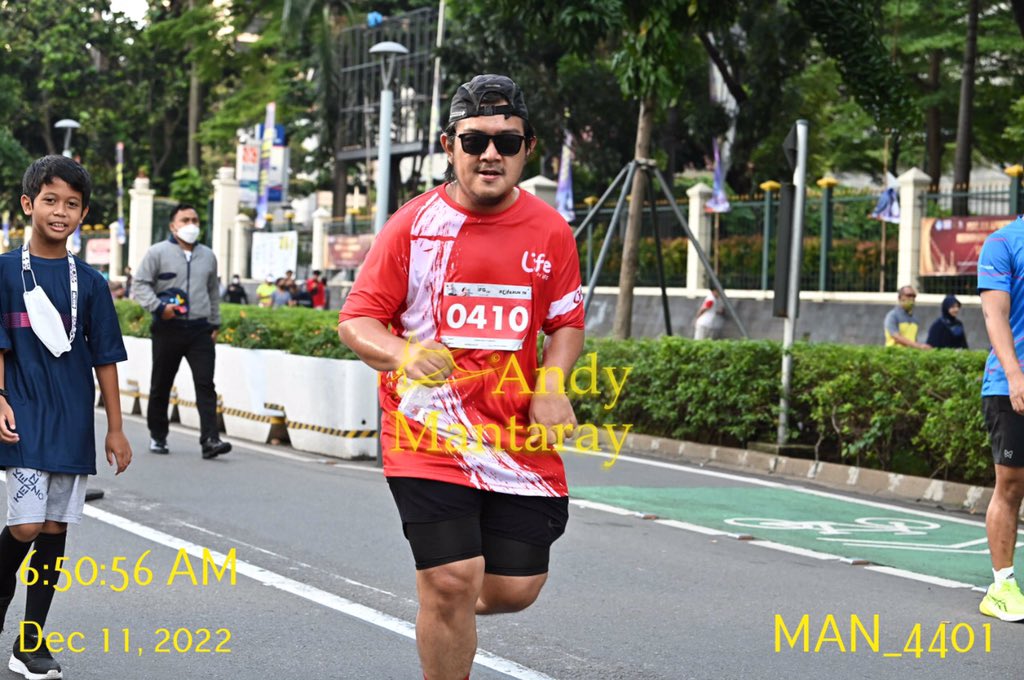 topanRH's tweet photo. @tirta_cipeng Udah jarang lari dok karena kaki blister mulu pake sepatu yg ga pas, alhasil minggu ini karna cuaca tak menentu jadi milleage masih 0 tp weekend tak akan ku sia siakan untuk longrun hehe btw dari lari merubah mindset menjadi positif dan bb jadi lebih ideal https://t.co/tnoJEUY1tU