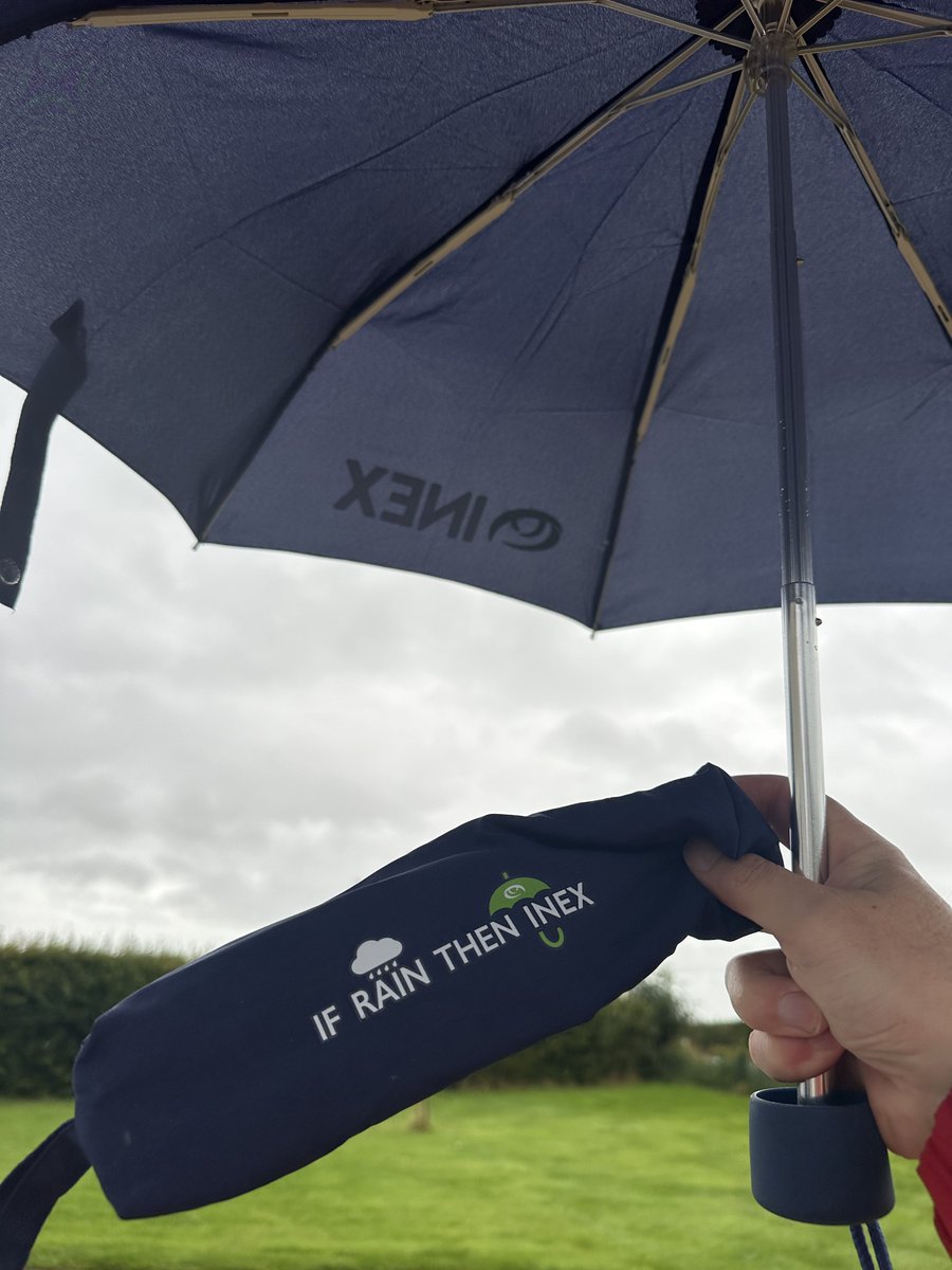 CarlowWeather's tweet photo. Certainly umbrella weather this evening but thanks to @ComePeerWithMe I’m covered. #GeekWeather 😁 https://t.co/ABKTWVcCHW