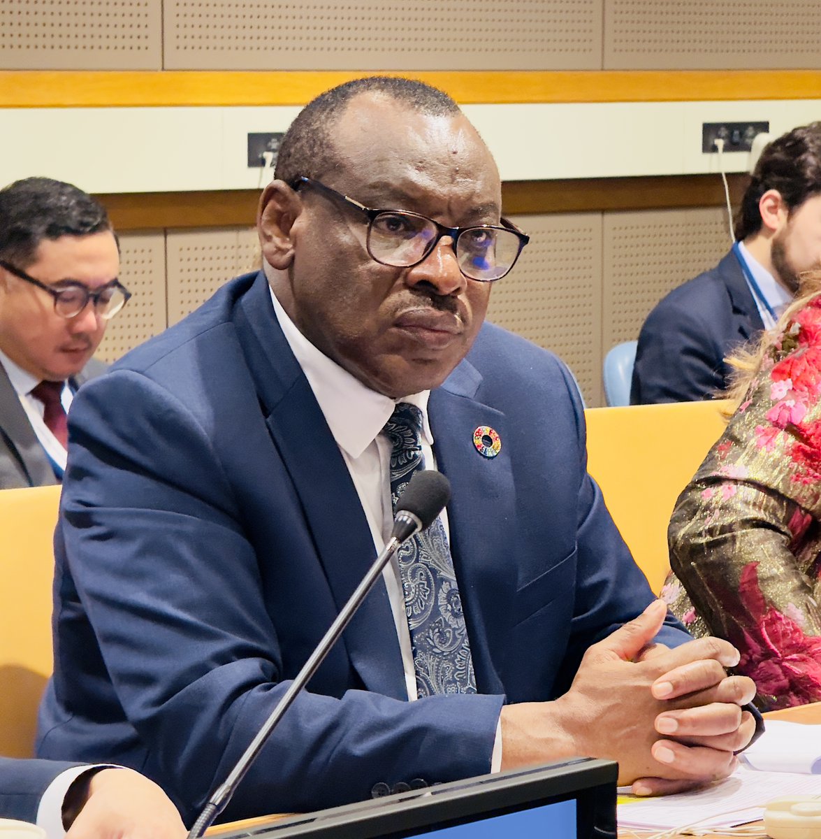 ECA_OFFICIAL's tweet photo. #USG @claverGatete at meeting of the Like-Minded Group for #MiddleIncomeCountries, discussing pathways to overcome challenges to sust dev't. "Africa’s MICs,home to 40% of continent’s poor (abt 200M people in 2022),struggle to meet #SDGs like #SDG1 on eradicating poverty" #UNGA79 https://t.co/G8FjAuNBLA