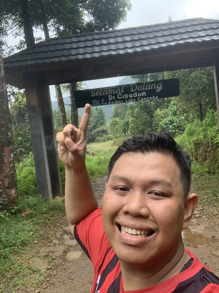 gilanggrr's tweet photo. @tirta_cipeng progresku blm terlalu keliatan dok. tapi masih semangat untuk itu. minggu ini abis kehilangan 2 pasang sepatu di kosan. salah satunya yg biasa untuk saya lari. semoga rejeki. amiinn 🙏🙏 https://t.co/A9IVgTIqx0