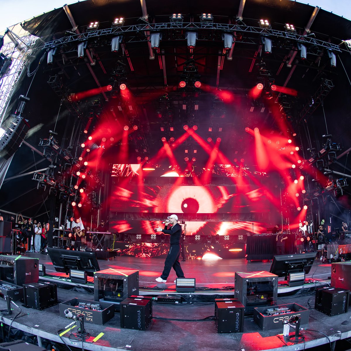 👉 “The Color STRIKE M is one of our go-to multi-use fixtures for festivals,” said Guilmette. “We use it as color wash and a powerful strobe, in addition to relying on it for creating eye-candy pixel effects.... well-suited for outdoor use.” - Jean-Sebastien Guilmette, CD, Onedot