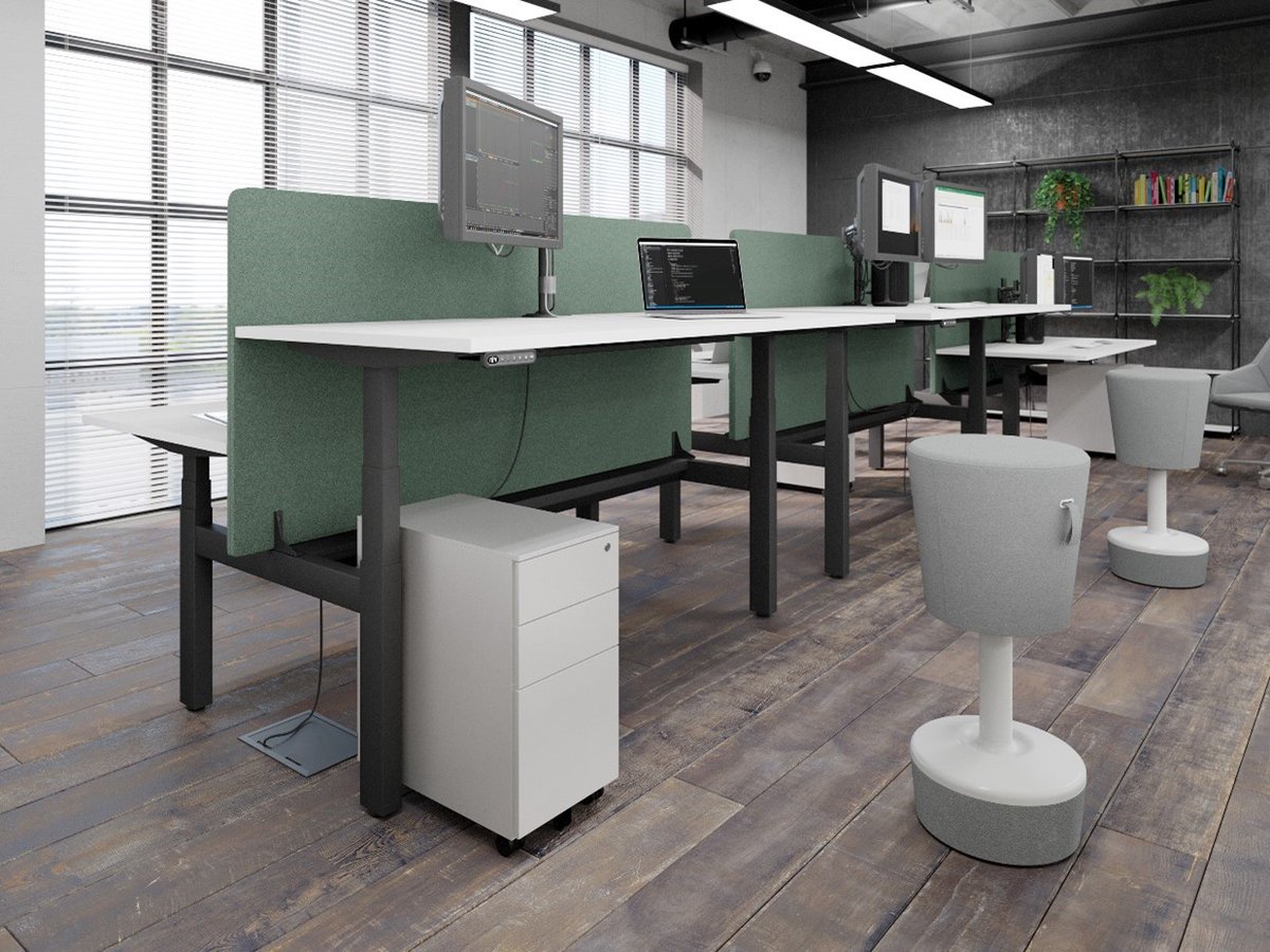 Hunt_Office's tweet photo. At HuntOffice, we’ve got a range of height-adjustable desks that blend comfort &amp; style. 

Perfect for any workspace! 🖥️

#OfficeDesign #OfficeFurniture #HuntOffice https://t.co/rcuFZz8fBq