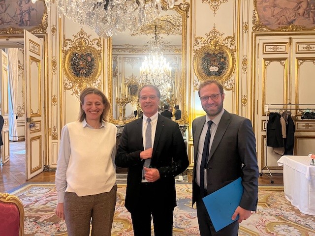 CPME (@cpmenationale) on Twitter photo 1er entretien de la #CPME <a href="/AsselinFasselin/">François Asselin</a> avec les ministres <a href="/AstridPanosyan/">Astrid Panosyan-Bouvet</a> <a href="/Travail_Gouv/">Ministère du Travail et de l'Emploi</a> et <a href="/antoine_armand/">Antoine Armand</a> <a href="/Economie_Gouv/">Ministère de l'Économie et des Finances</a>
Ils ont notamment évoqué le budget, les négociations à venir et les préoccupations des chefs d'entreprise de #TPE #PME 1er entretien de la #CPME <a href="/AsselinFasselin/">François Asselin</a> avec les ministres <a href="/AstridPanosyan/">Astrid Panosyan-Bouvet</a> <a href="/Travail_Gouv/">Ministère du Travail et de l'Emploi</a> et <a href="/antoine_armand/">Antoine Armand</a> <a href="/Economie_Gouv/">Ministère de l'Économie et des Finances</a>
Ils ont notamment évoqué le budget, les négociations à venir et les préoccupations des chefs d'entreprise de #TPE #PME