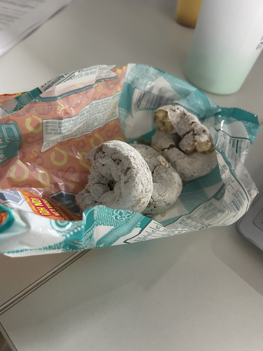 danny_hereliz's tweet photo. @BimboMx @Grupo_Bimbo 
Cada vez están peor sus donitas “espolvoreadas” aparte de caras mal hechas… en general todo su pan ya perdió ese buen sabor de años atrás 💔💔💔💔 https://t.co/lQj9vtF0ai