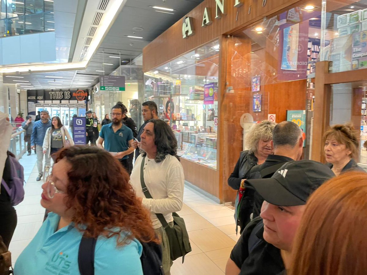 📢 <a href="/Conatracopsconf/">🌳 Conatracops</a> y <a href="/ATComer_/">Alianza de Trabajadores del Comercio</a>, junto a la diputada <a href="/AnaMariaGazmuri/">Ana María Gazmuri</a>, lanzaron la Campaña por una regulación de horarios de cierre del comercio para mejorar la calidad de vida de los y las trabajadoras.
El sector está compuesto principal% por mujeres trabajadoras jefas de hogar.