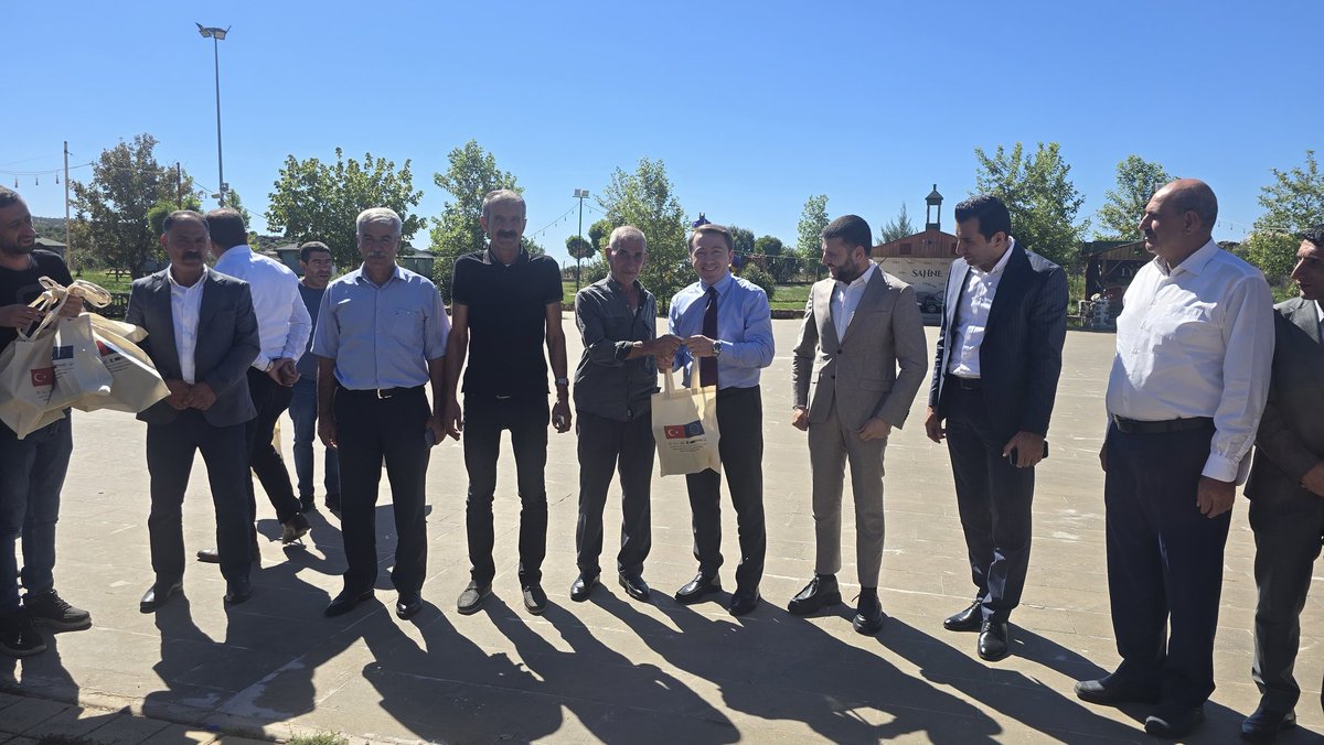 egil_tar's tweet photo. İlçe Müdürlüğümüz ve İPARD Programı Leader projesi kapsamında İlçemiz muhtarlarına yönelik #IPARD #Projeleri #Eğitimi verildi. Eğitim sonunda İlçe Kaymakamımız Volkan HÜLÜR tarafından muhtarlarımıza hediyeleri takdim edildi. https://t.co/cHe6vCiKEq