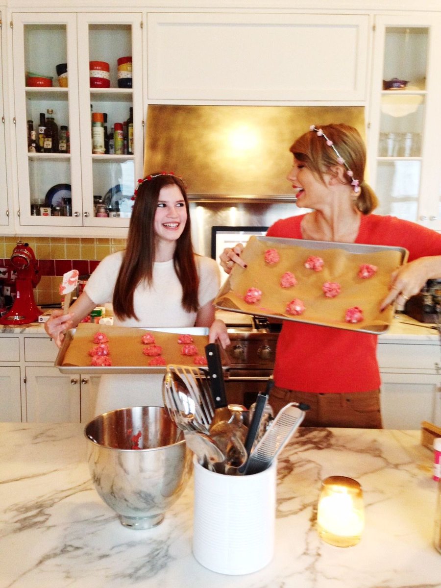 happinessforts's tweet image. “what’s your biggest dream?” 
me: 🥹🥹🥹🫶🫶🫶🫶