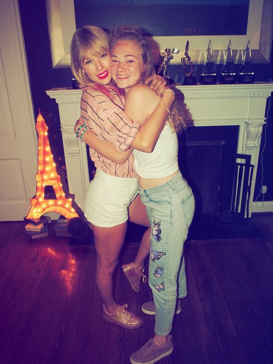 happinessforts's tweet image. “what’s your biggest dream?” 
me: 🥹🥹🥹🫶🫶🫶🫶