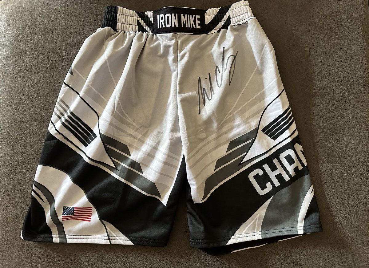 MVABULL's tweet photo. Can your #NFTCommunity do this?

@madvapesnft is on #VeChain 

VeChain has a sponsorship deal with @ufc 

I won a signed @MikeChandlerMMA shorts. Just by being part of our community. 

But..that is not all. @MikeChandlerMMA DM’d me on instagram when i made a post about the short! https://t.co/ilf4LDDU5e