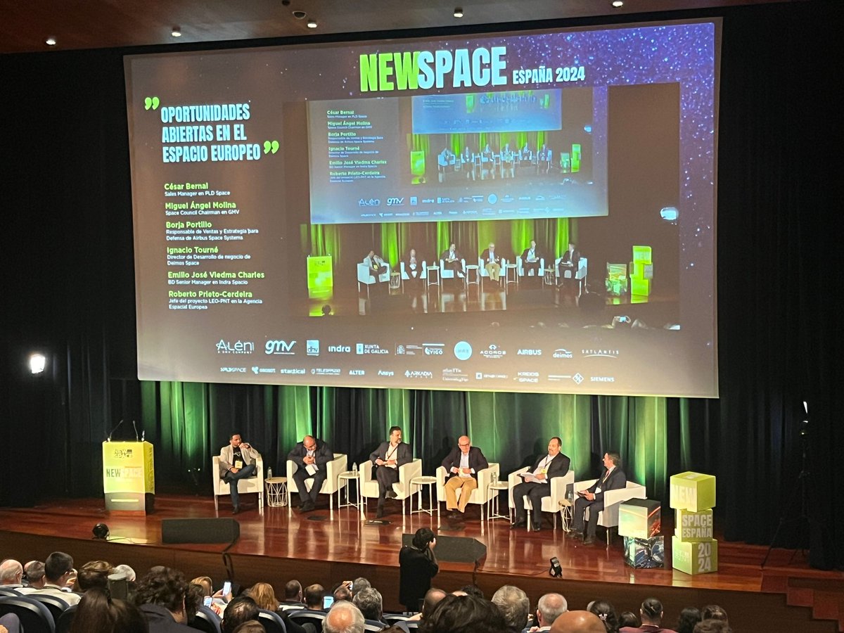 NewSpaceES's tweet photo. ☄️ La primera mesa redonda de la tarde contó con representantes de las empresas @PLDSpace, @infoGMV_es, @AirbusDSSpac7, @DeimosSpaceESP e @Indra Space, que debatieron sobre las oportunidades abiertas en el espacio moderados por Roberto Prieto-Cerdeira, jefe del proyecto LEO-PNT. https://t.co/xys7txtpJI