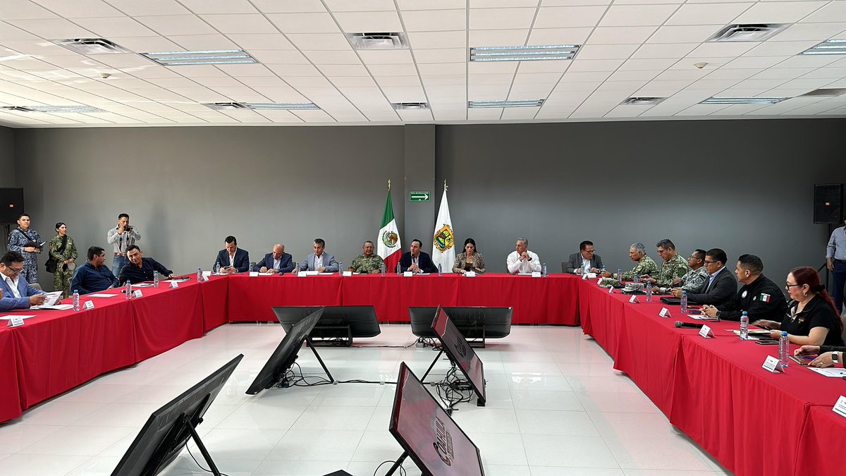 En #Torreón en la reunión de Coordinación Estatal para la Construcción de Paz y Seguridad. #CoahuilaPaDelante #APasosDeGigante