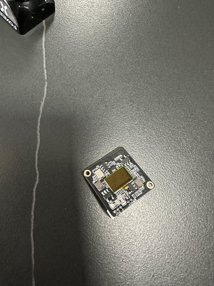 JimmyH19892016's tweet image. Guess what I hold?#FPV #drone #cameramodule