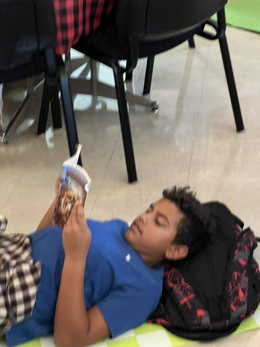 GrayElementary's tweet image. Drop Everything and Read time! #SPSreadtosucceed