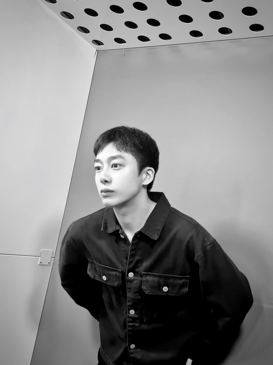 kkoya126's tweet photo. 군인콤개큰발동 https://t.co/1t6iMV2d00