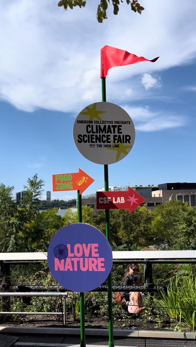 highlinenyc's tweet image. One fair, endless optimism backed by action. 🌎

This week, the High Line's visitors were at the center of #ClimateWeekNYC at @EmCollective’s #ClimateScienceFair.

Thank you to our friends at @EmCollective for helping us #EmbraceWonder!
