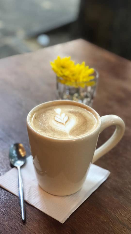 Yo_Barista's tweet photo. Paso por acá a recordarles visitar mi cafetería, que yo si tengo que pagar sueldos, bps, convenios, liquidaciones y se hace con gran esfuerzo y con el apoyo de cada uno de ustedes.
Rivera 2201 esq Paullier 
Los espero! ✨ https://t.co/zwqvo2opyy