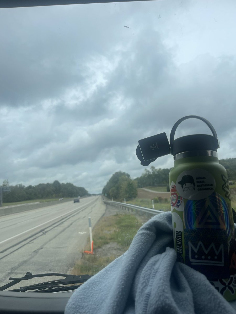Juan_Derfull's tweet photo. Been stuck on the side of the road for like 12 hours now but at least @chmuramusic has new music 🙏🏼🌙🙏🏼 https://t.co/Q2ybmkhWUD