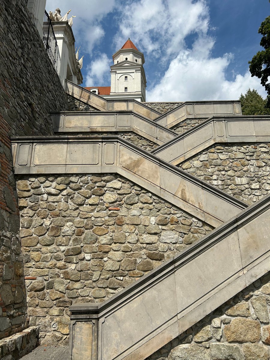 La capital eslovaca, Bratislava es fantástica para una visita de 2-3 días. Mis sugerencias de qué ver y hacer: soniagraupera.com/2024/09/que-ve… <a href="/VisitBratislava/">Visit Bratislava</a> <a href="/SlovakiaTravel/">Slovakia Travel News</a>
#GraupixBratislava