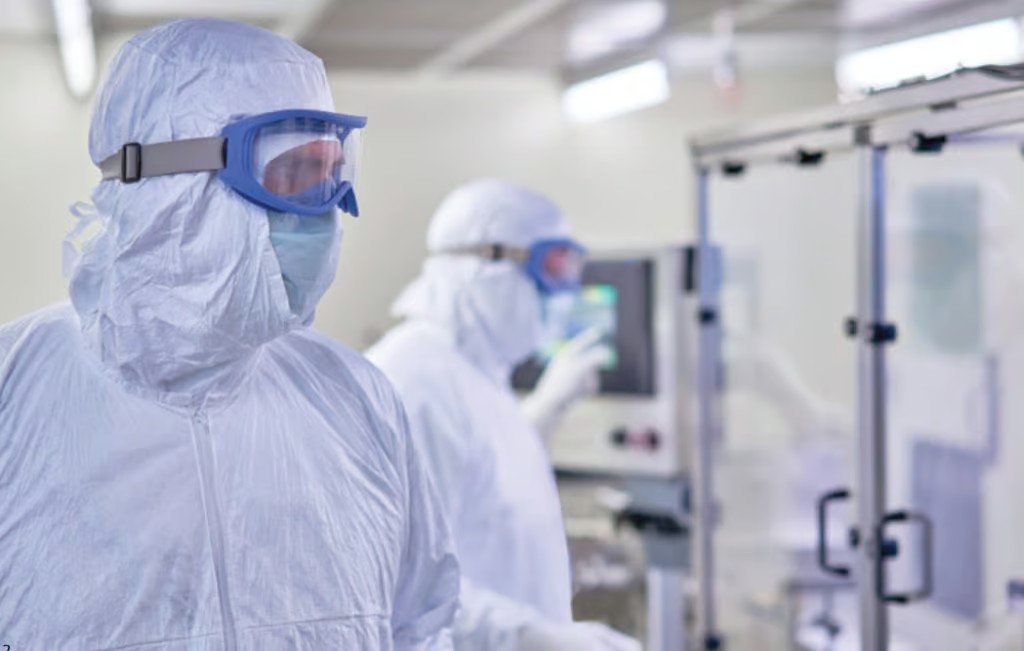 From storage to cleaning, every step matters in maintaining a contamination-free space. Explore how: bit.ly/cleanroom-suit…

#ContaminantFree #CleanroomHygiene #BestPractices