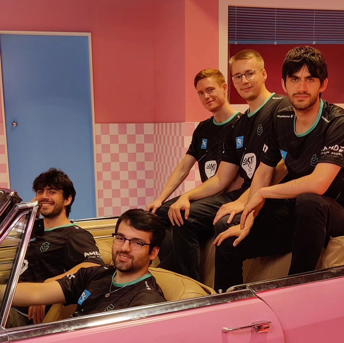 ich: lass mal gemütliches flexq game machen einfach mal was anderes als valo

meanwhile das gegnerteam: