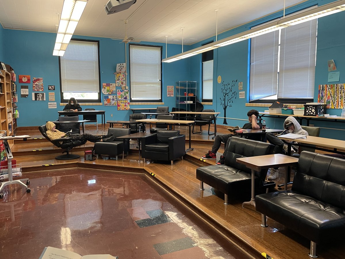 StudyAltCenter's tweet image. Today is Drop Everything and Read Day! Study students used their time in Advisory to do some reading! #spsreadtosucceed #YouBelong @officialSPS