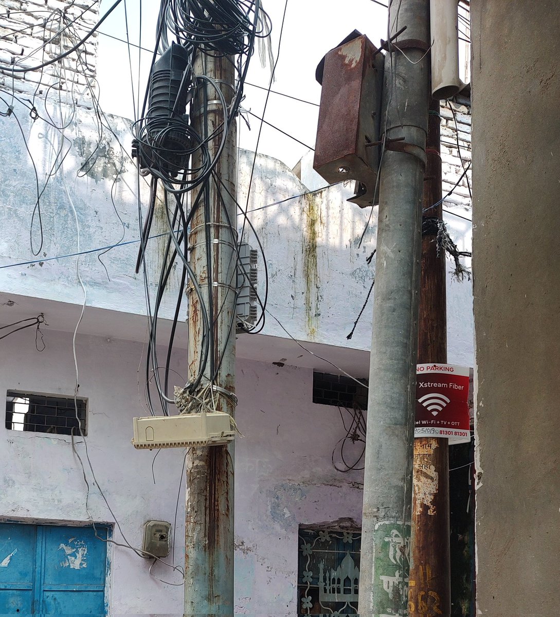 rkzafar's tweet photo. Hi @JioCare, kindly fix jio fiber box, this may lead to service interruption to my wifi connection.
 
Add: Gali no 15, Jeevangarh, Aligarh 202001 https://t.co/RlSN9lcgOX