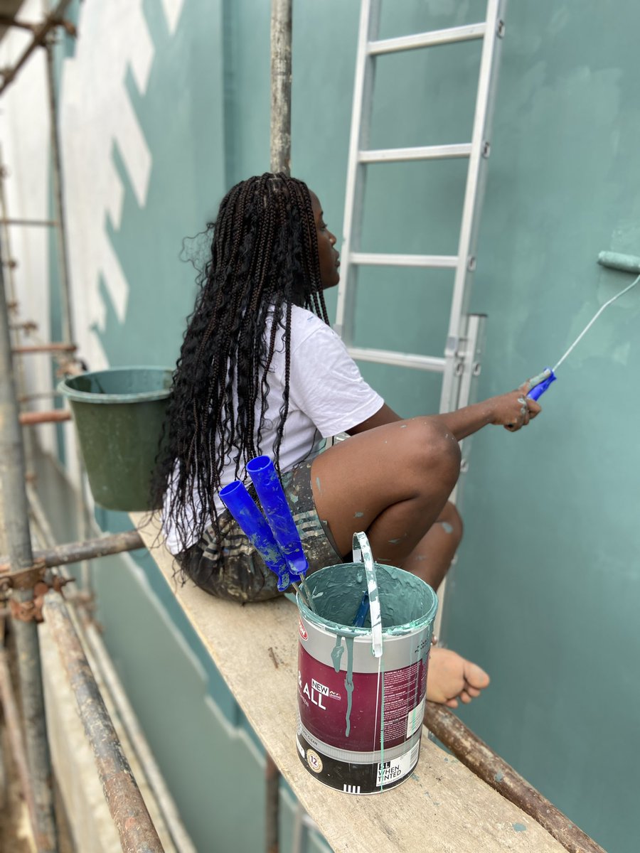 Hello I’m Tife and I paint wall murals, kindly help support by sharing what I do.
Thanks✨