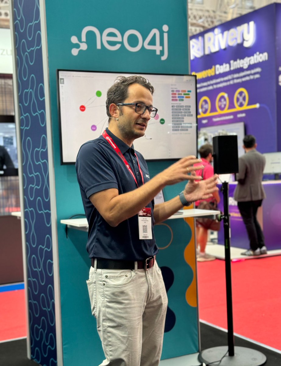 neo4j's tweet image. Last week we enjoyed #BigDataLND!
Thank you to all who visited our booth and saw @BarrasaDV&apos;s demos and who attended Kristof Neys&apos;s talk about #GraphRAG!
See you next year!!

Learn more about where we will be next ➡️ ➡️  bit.ly/3Zi16wz

#Neo4j @BigData_LDN