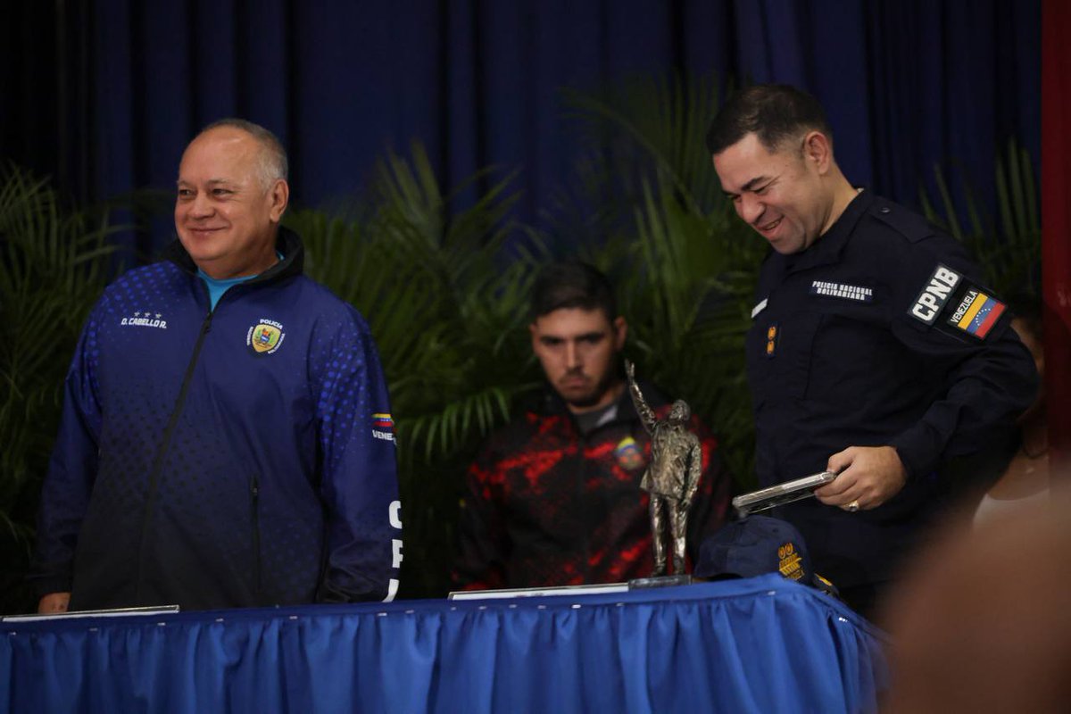 Con el Mazo Dando tweet media