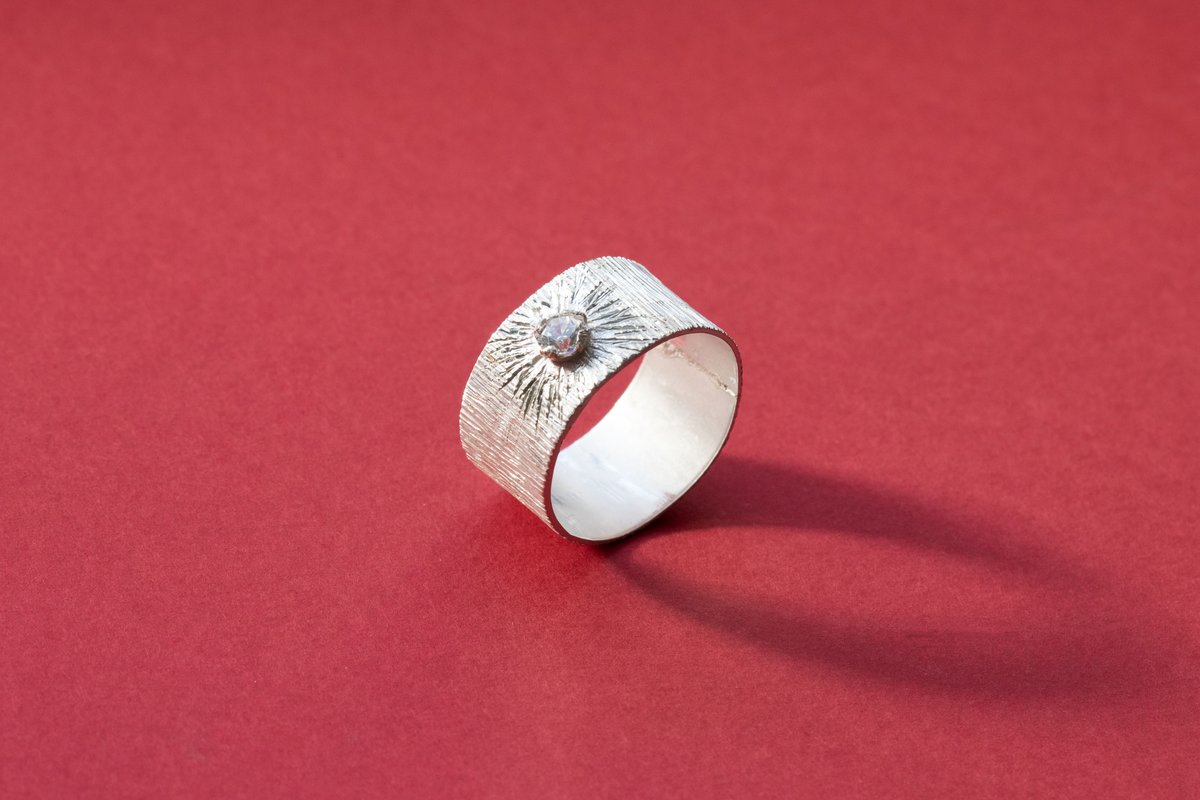 BAJ_UK's tweet photo. We're excited to announce that Aneta Wojszko won the Betts Group Craftsmanship Award at last night's Final Show!
Congratulations Aneta and thank you to Betts for their support of new talent!
#exhibition #artstudent #graduateshow #graduateshowcase #designers #jewellers #london https://t.co/RrzZxO2rHp