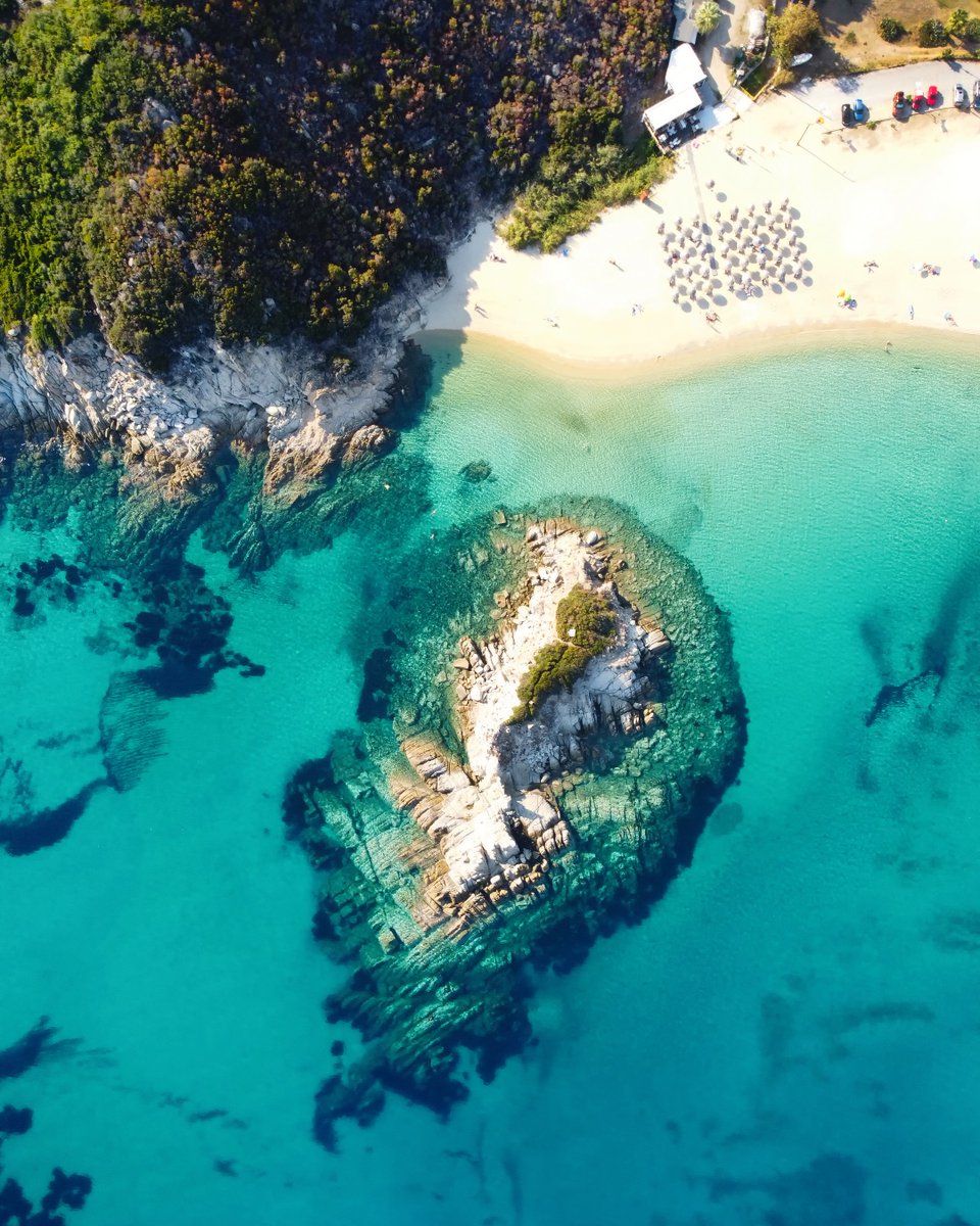 VisitGreecegr's tweet image. Experience the captivating charm of #Sithonia. More than 100 beaches await you in this slice of paradise! Want to know why it's famed for the most beautiful shores? Check out Ivan Andrejic's trip to Sithonia in his latest blog post visitgreece.gr/blog/travel-ti…

#visitgreece #halkidiki