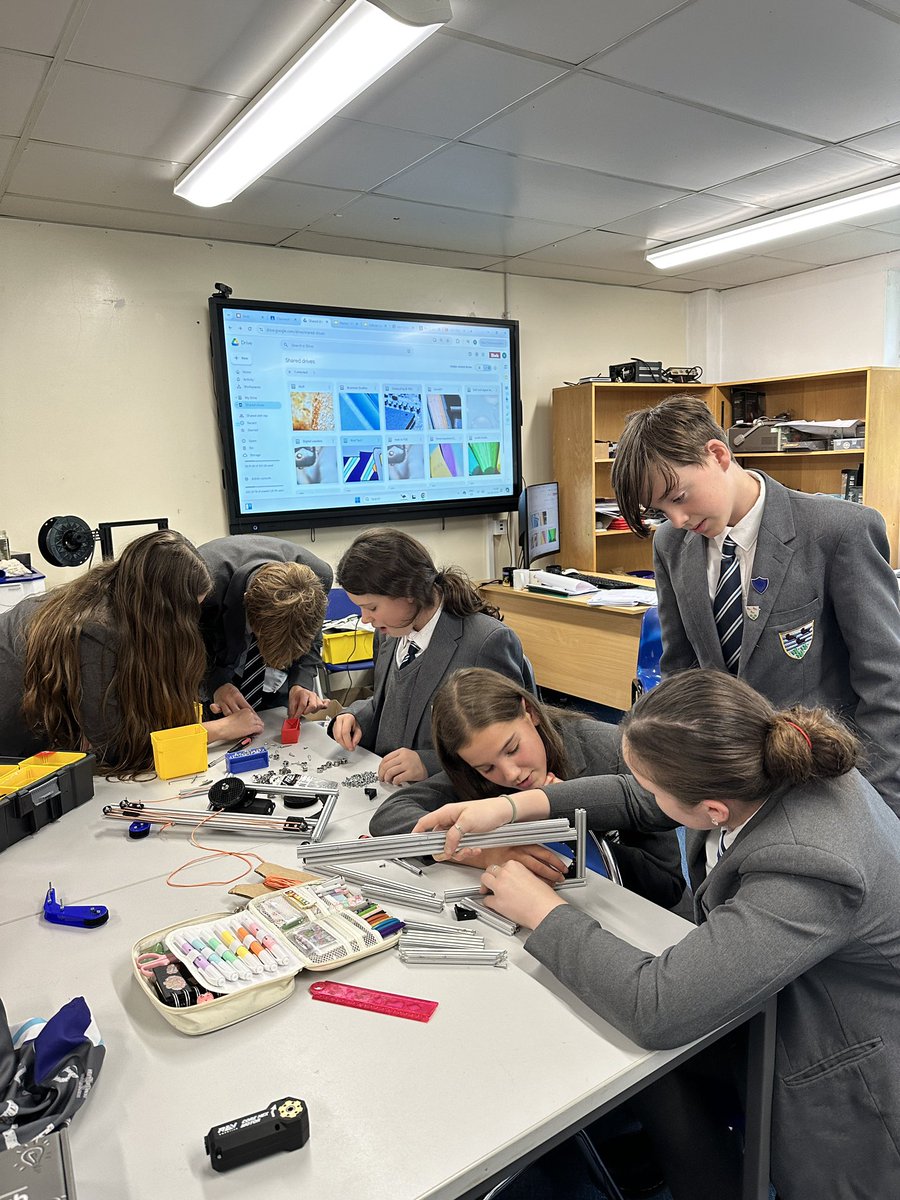 TenbyTechno's tweet image. What a fantastic evening tonight for both teams. A huge welcome to our new team members. Can’t wait for this years competition 🥳 #MoreThanRobotsUK 🤖 @FTC_UK