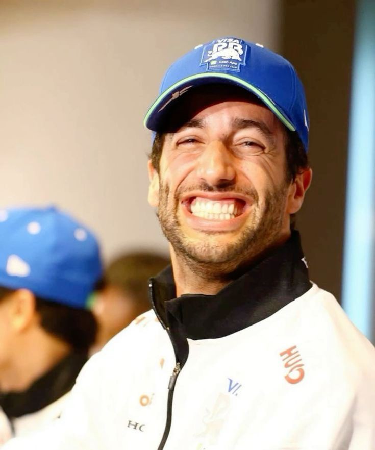 driversf1_'s tweet photo. you deserved more than this, i love you always Daniel, and I'm going to miss you every day, you're my favorite smile on the whole world, enjoy your butterflies 😭🤍

#danielricciardo #danielricciardo3 #ricciardo #f1 #F1 https://t.co/hjgOrgwbTi