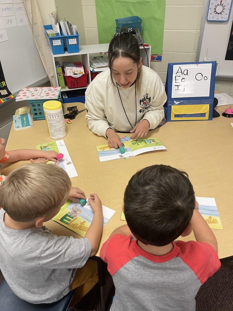 Irene Zamora Soto (@irenezamorasoto) on Twitter photo Spanish literacy on fire 🔥🔥🔥 #DualLanguage with <a href="/adamanteamx/">Srita. Andrade</a> and Ms. Ruiz working on vocabulary, phonics, reading and writing! #UCPSDLI #UnitingOurWorld <a href="/ParticipateLrng/">Participate Learning</a> Spanish literacy on fire 🔥🔥🔥 #DualLanguage with <a href="/adamanteamx/">Srita. Andrade</a> and Ms. Ruiz working on vocabulary, phonics, reading and writing! #UCPSDLI #UnitingOurWorld <a href="/ParticipateLrng/">Participate Learning</a>