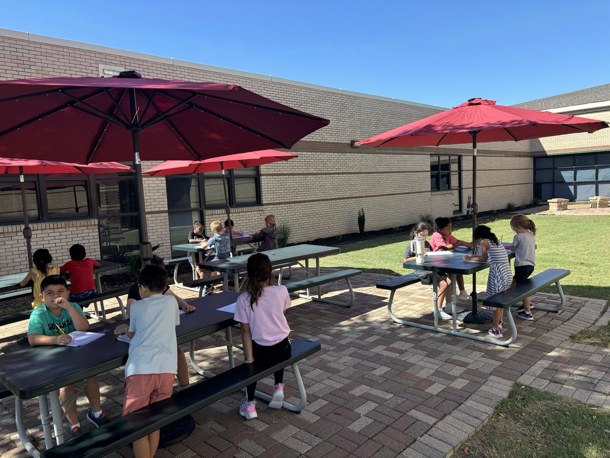 salls_HVE's tweet photo. HUGE thank you to @valleycreek for beautifying our courtyard!!! My students love it and are so excited to get to work outdoors! 💚 #HOPEonthemove https://t.co/U37JkzhtxW