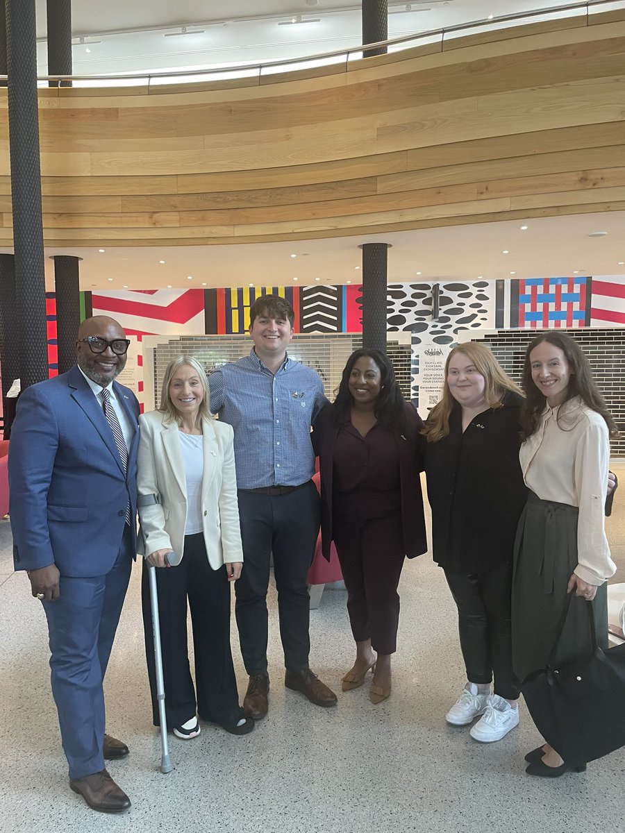 Croeso i Gymru 🏴󠁧󠁢󠁷󠁬󠁳󠁿🇺🇸 Braf iawn bod yng nghwmni ein ffrindiau o Birmingham, Alabama heddiw ar eu hymweliad i Gymru. 

Welcome to Wales! Great to be back in the company of our friends from Birmingham, Alabama discussing future opps for our young people to continue this partnership