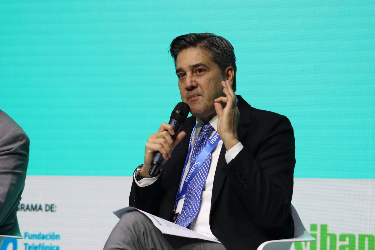 “Dejar de pensar en enseñar, para pensar en acompañar el proceso educativo” - Juan Fernando Montañez, rector POLI.