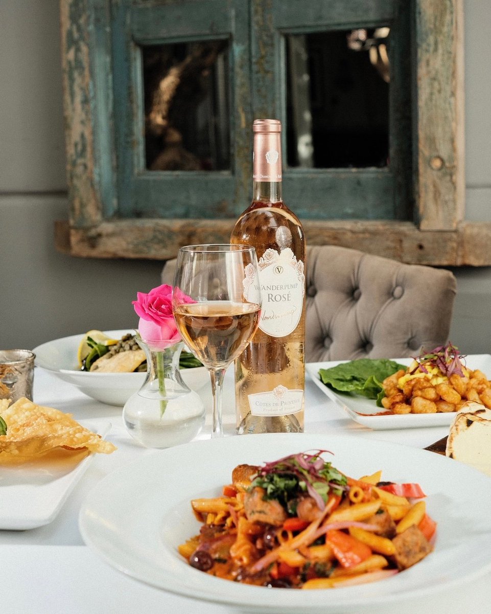 CaesarMc6's tweet image. When was the last time you went on a dinner date.😁